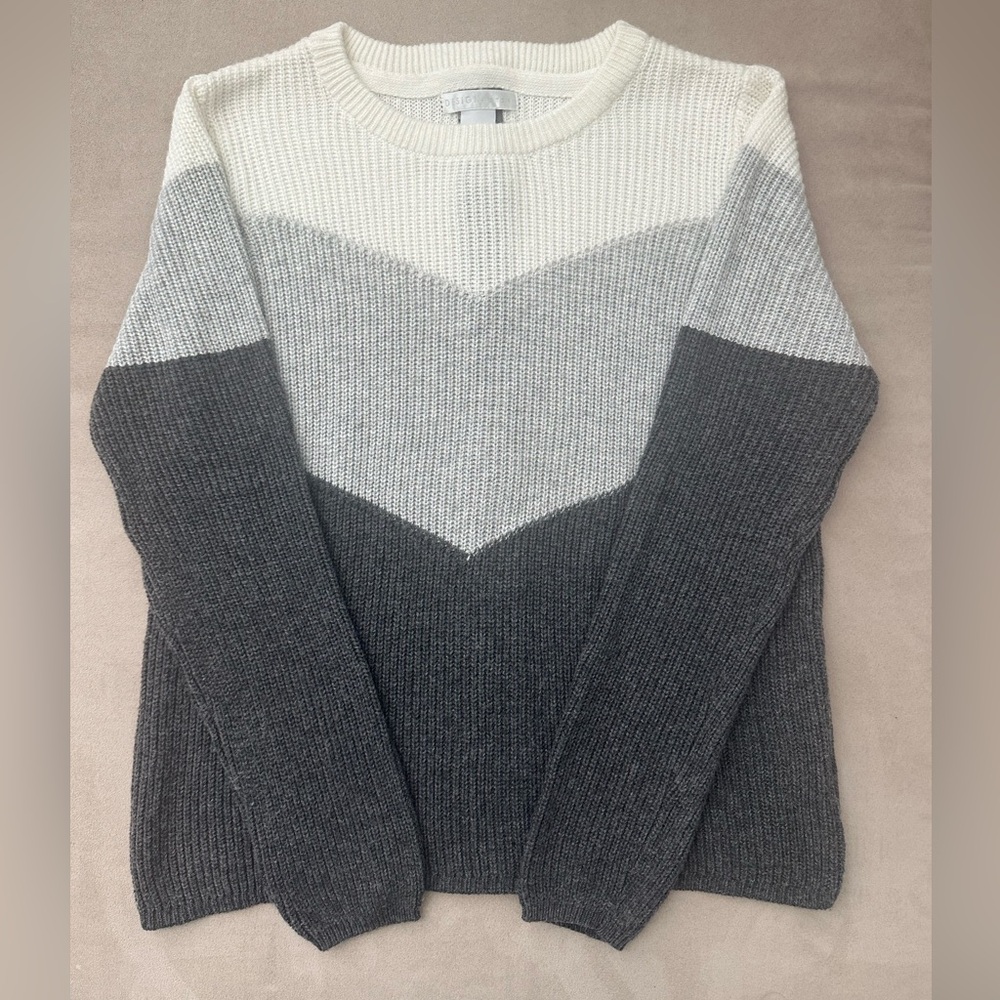 Design History Cream and Gray Chevron Sweater